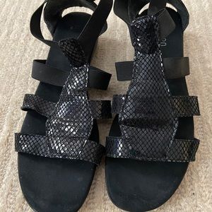 Munro sandal